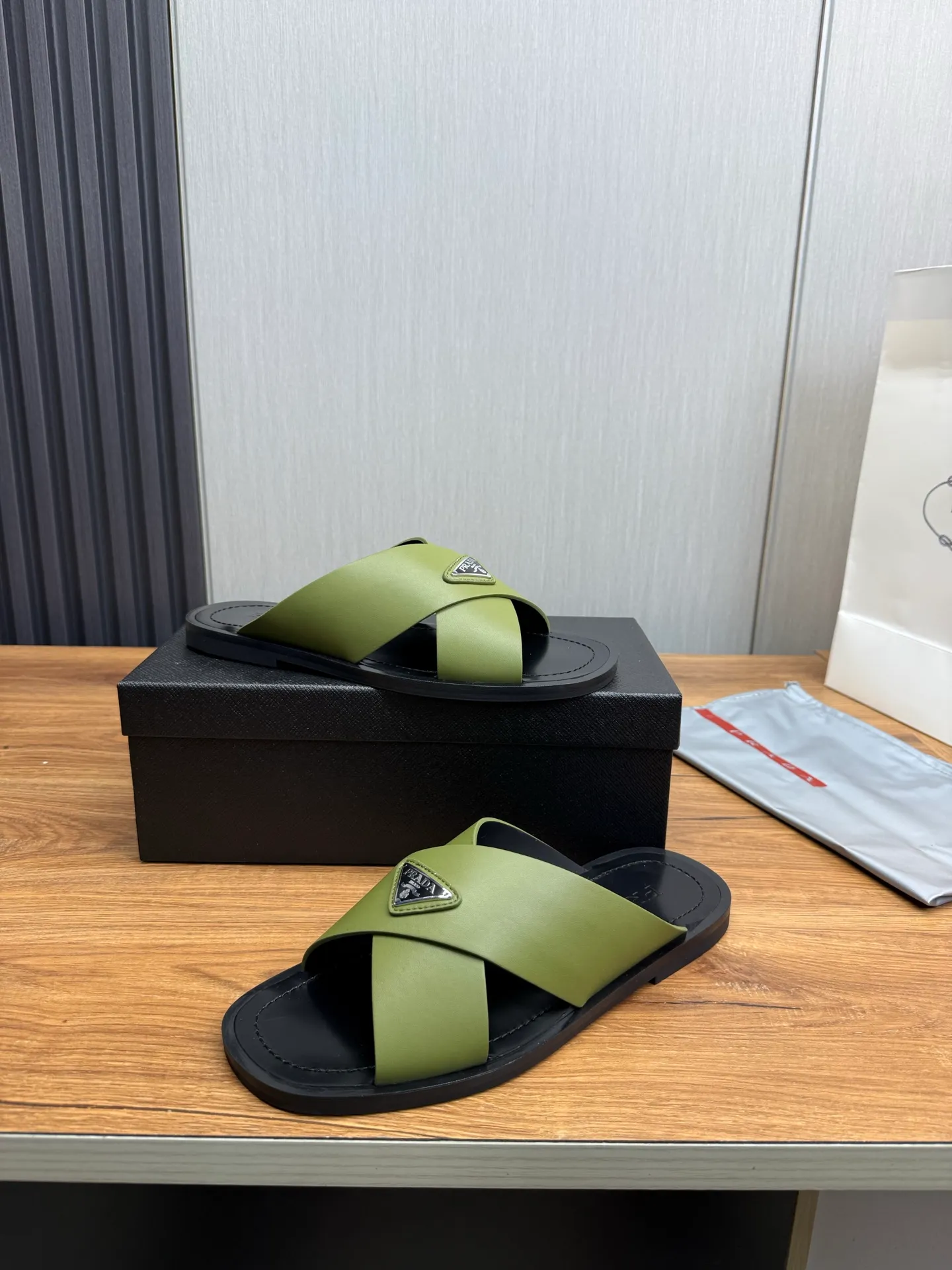 Factory price 340💰 ＰＲＡＤＡPrada - popular men's slippers hot sale 🔥 🩴Official website one to one production 38-45 sizes 45 46 🉑️Customized!